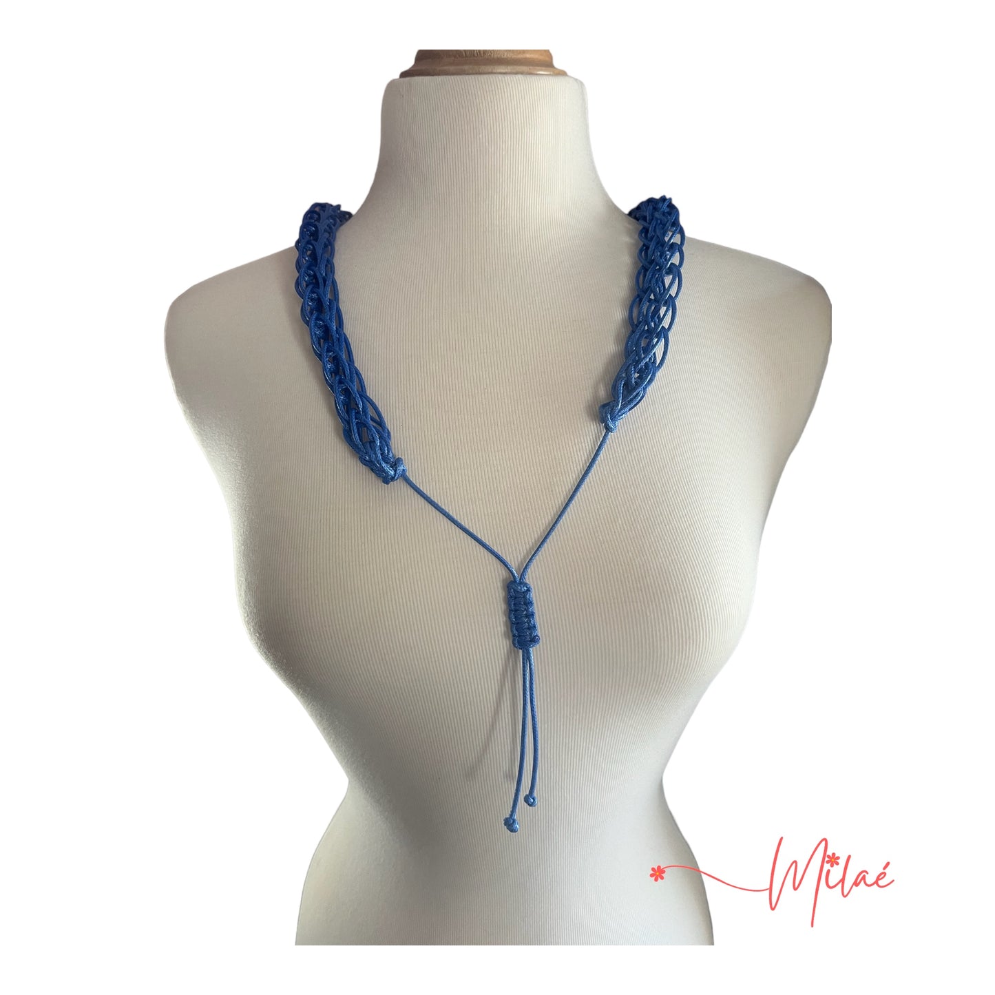 Collar hecho a mano color azul- sencillo