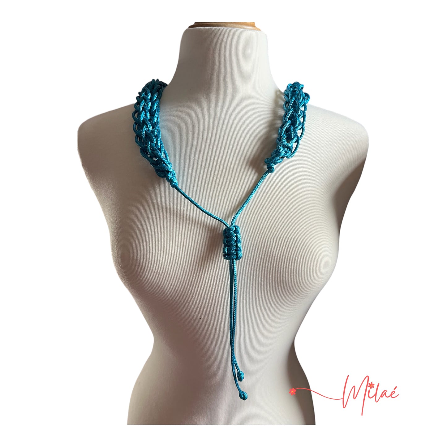 Collar hecho a mano color azul turquesa y azul royal