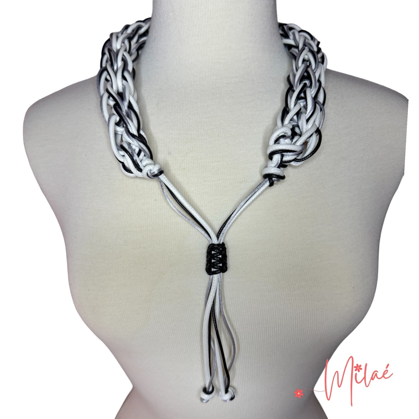 Colección: Blanco, Negro y plateado.