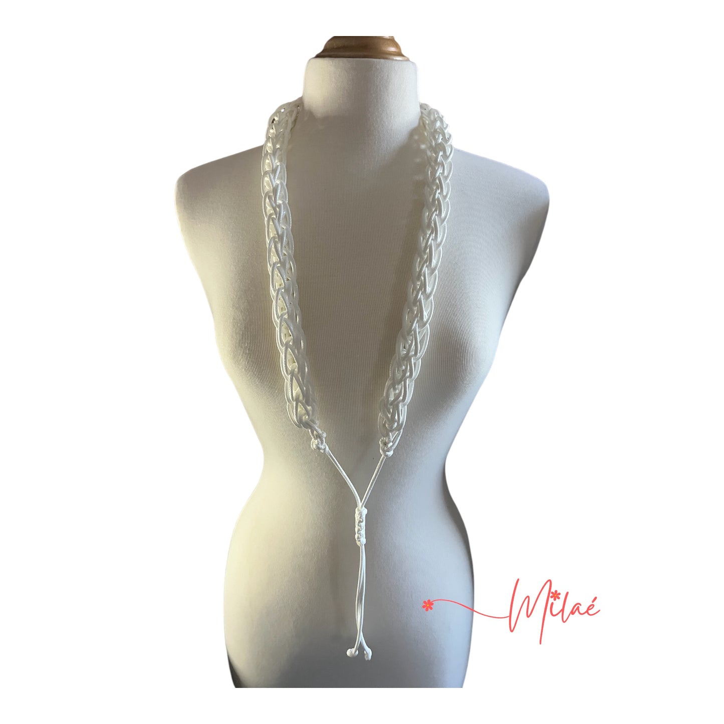 Collar hecho a mano color blanco