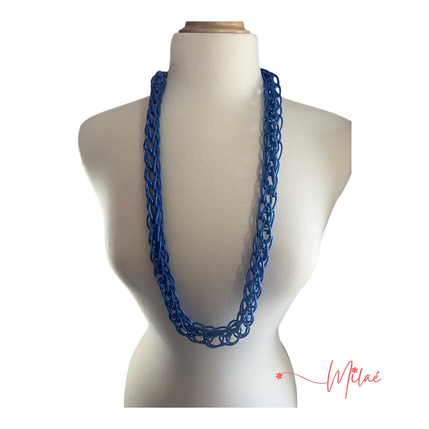 Collar hecho a mano color azul- sencillo