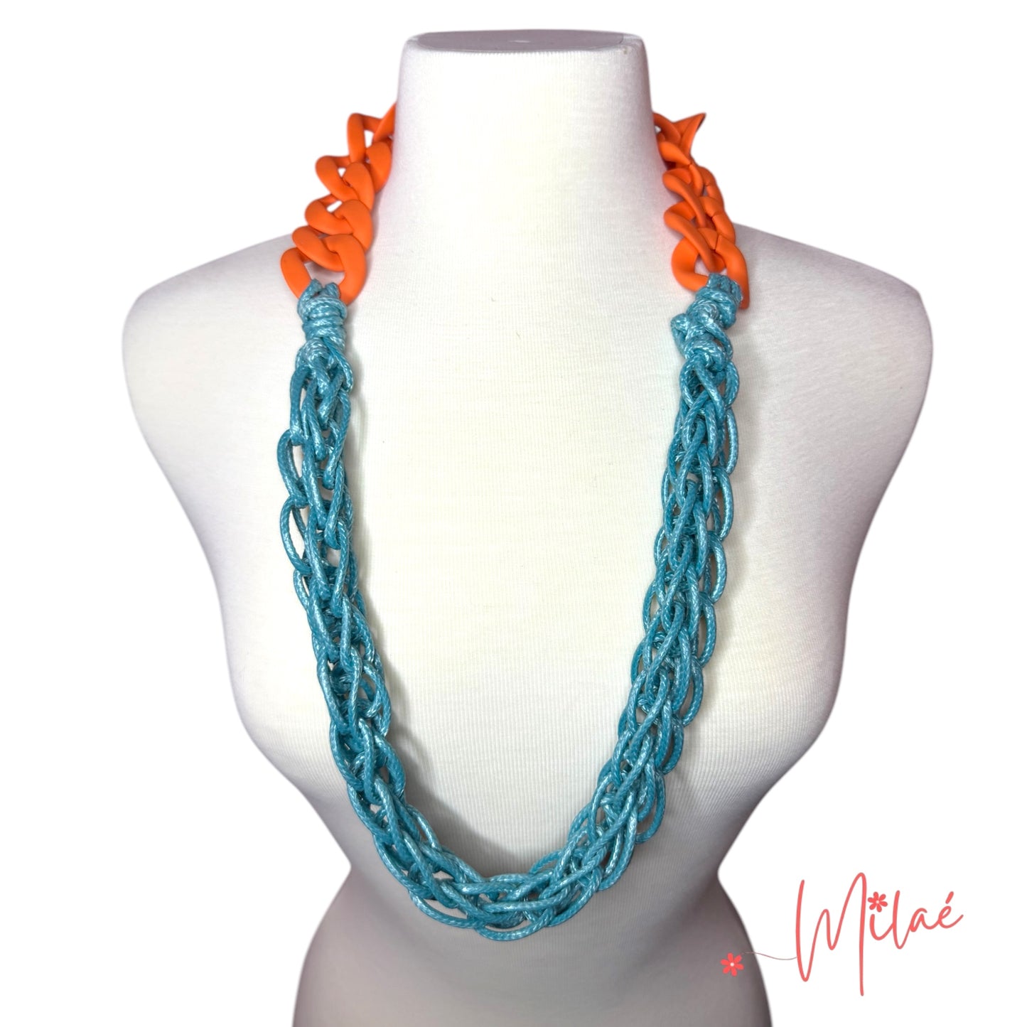 Collar azul y anaranjado