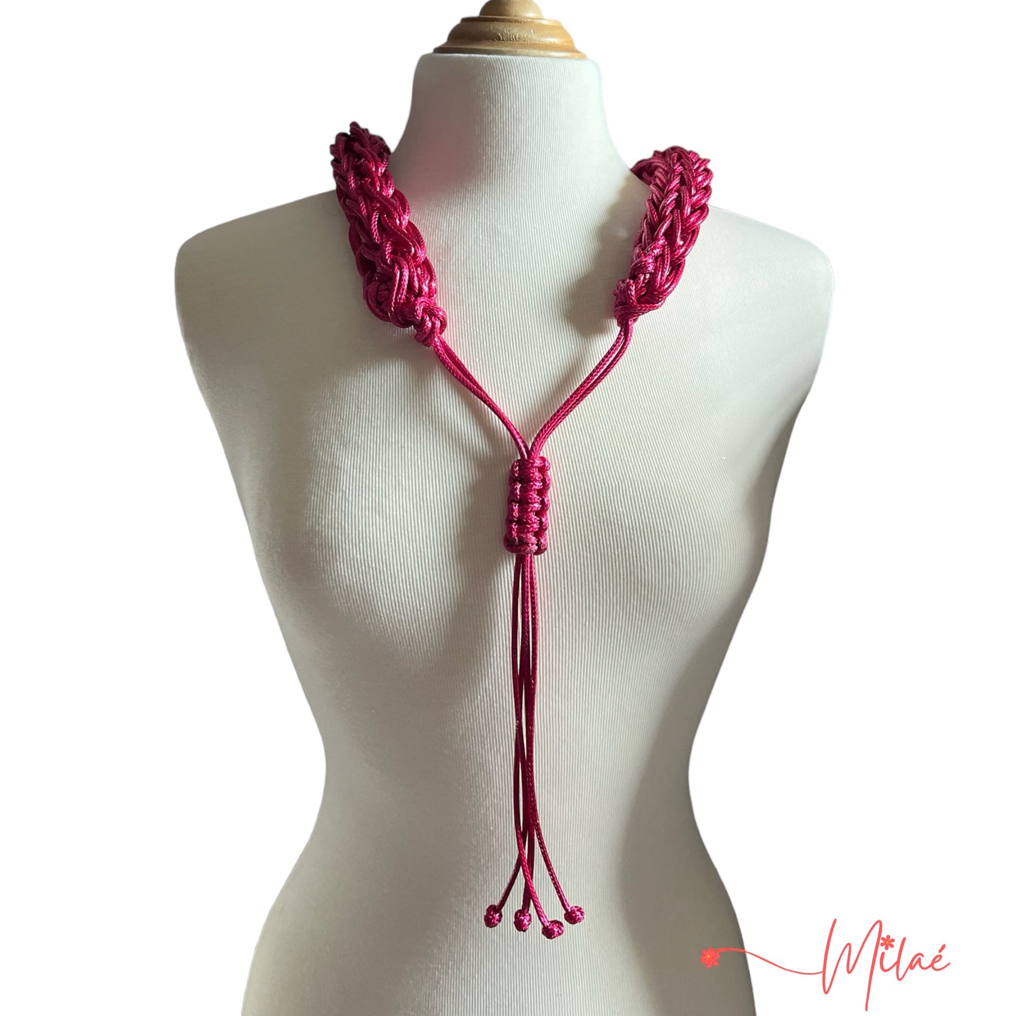 Collar hecho a mano color rosa fusha ancho