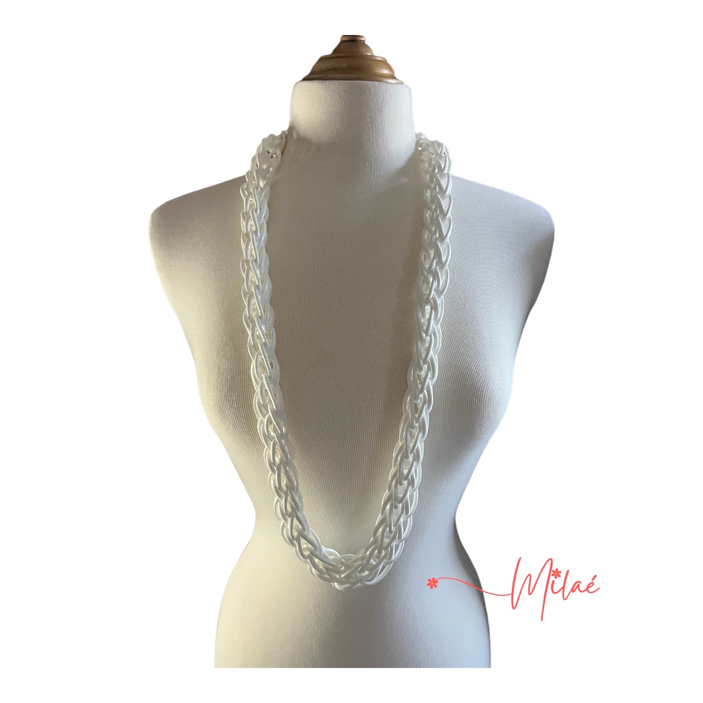 Collar hecho a mano color blanco