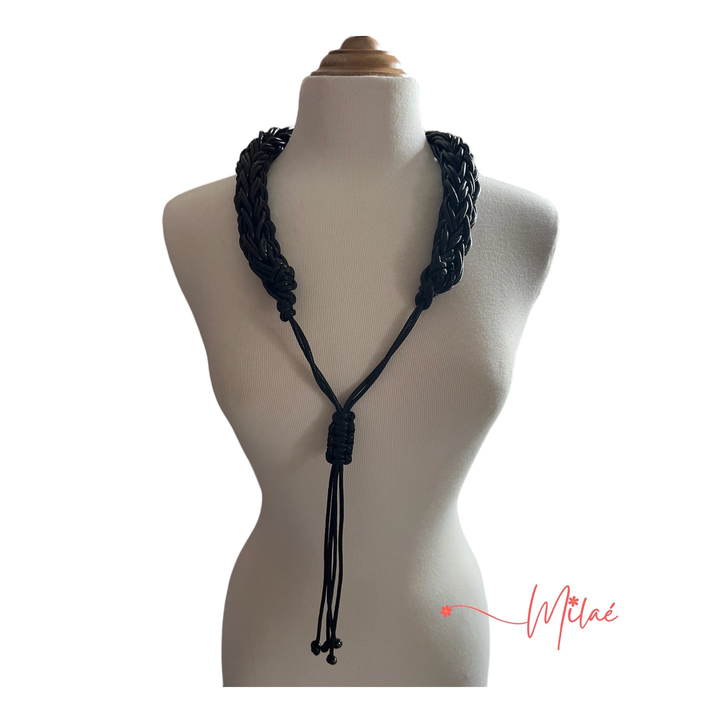 Collar hecho a mano color negro ancho