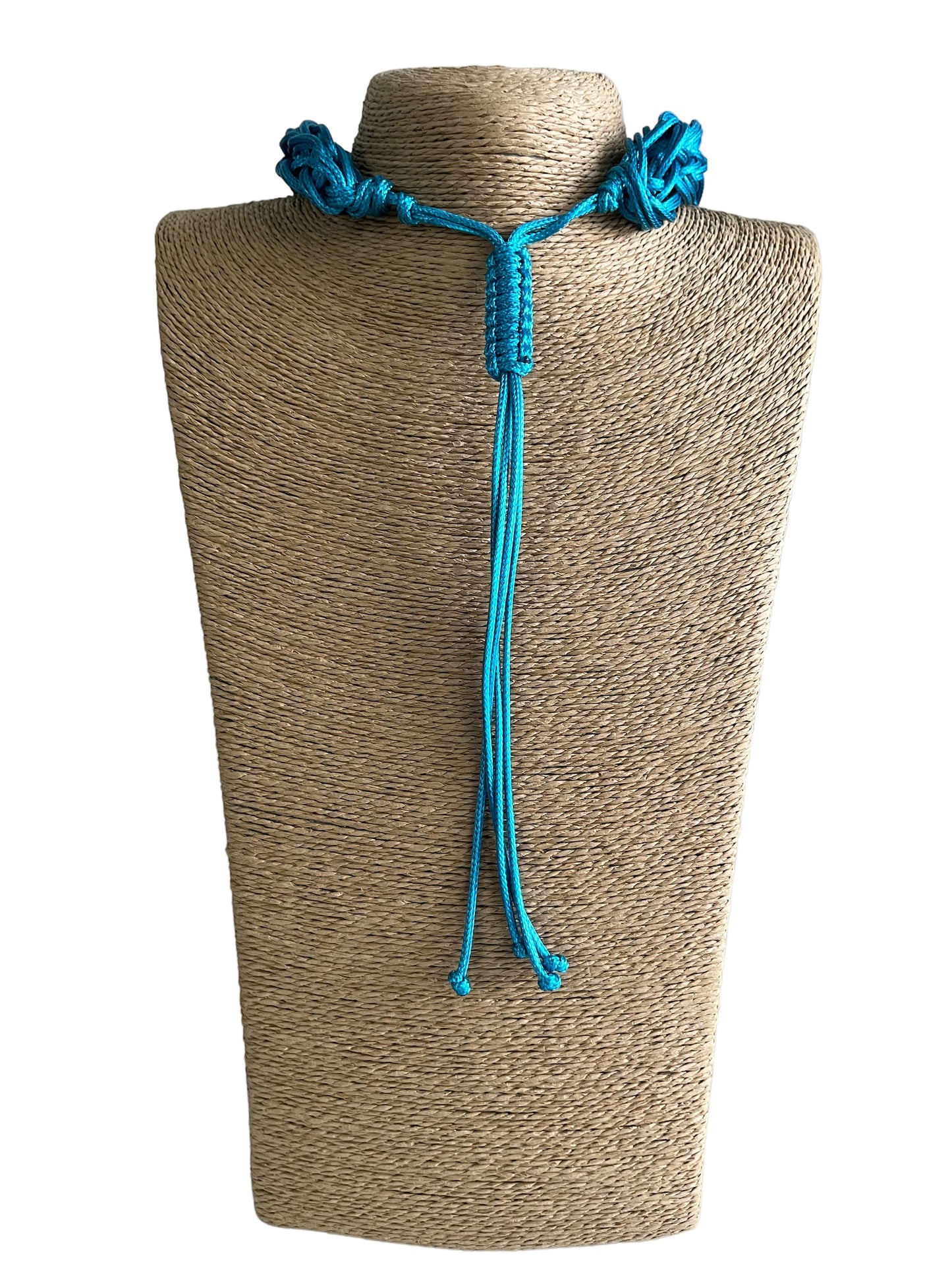 Collar hecho a mano color azul turquesa y azul royal