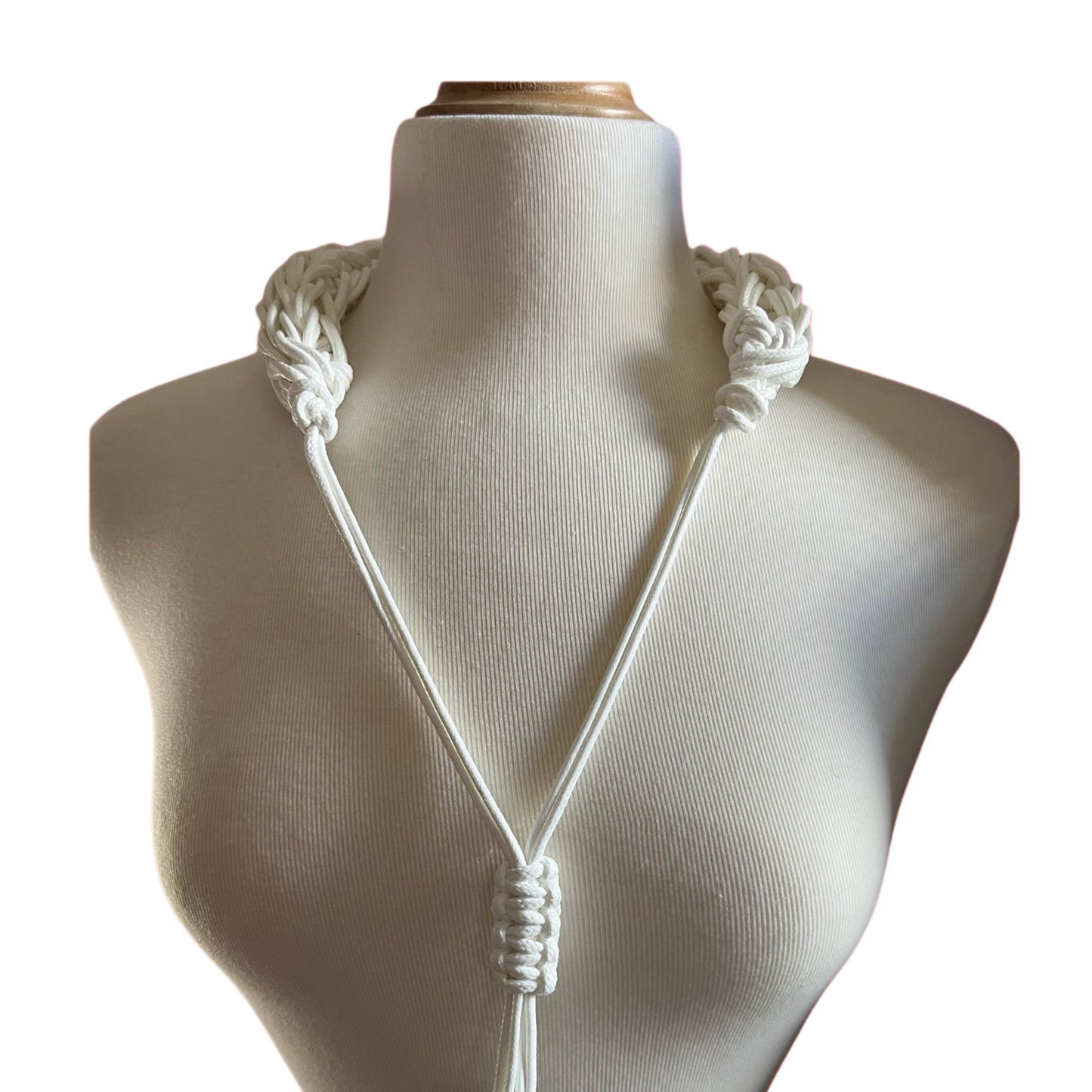 Collar hecho a mano color blanco